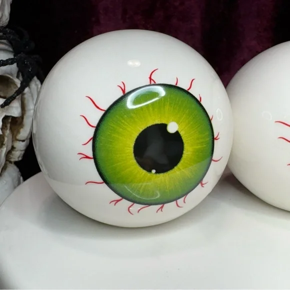 Halloween Spooky Season Green Yellow Ceramic Eyeball Salt & Pepper Shaker Set - Picture 7 of 12